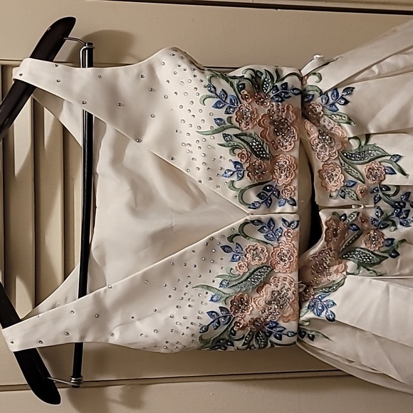 Formal 2 piece - Picture 4 of 8